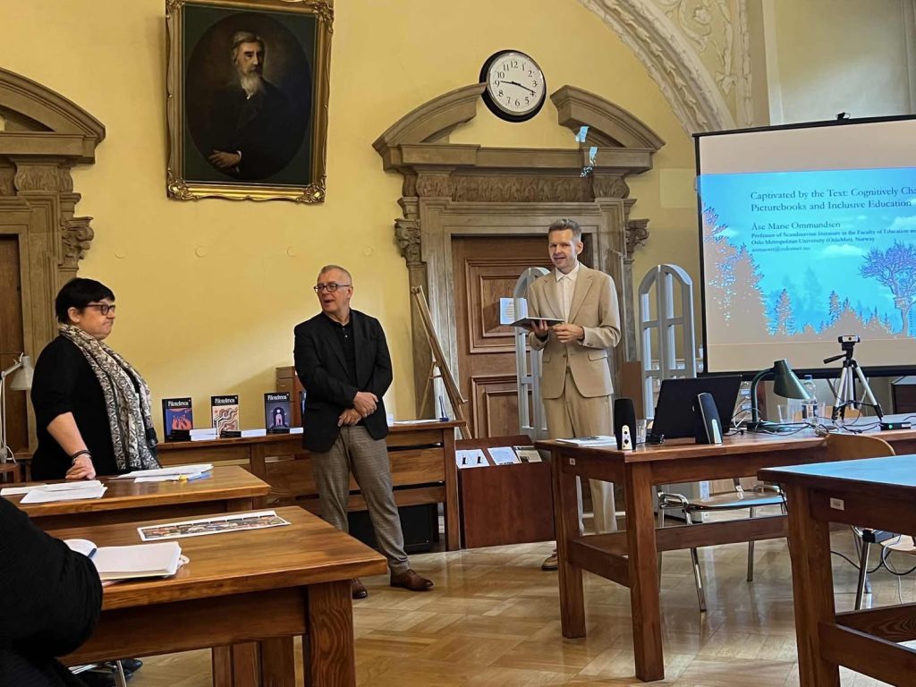 ludzie na konferencji